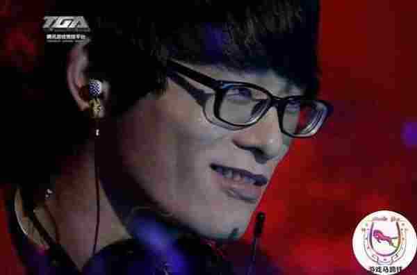 LOL职业选手成名照片:faker的鼻屎若风的嘶吼