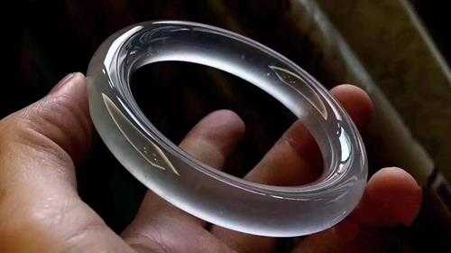 翡翠种水等级划分(分为四个等级,弄懂不花冤枉钱)