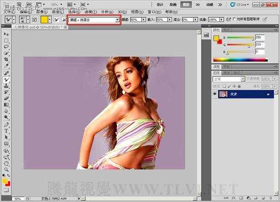 photoshop CS5混合器画笔工具为美女模特添加金色丝带