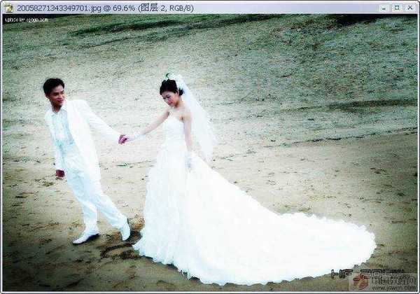 photoshop为外景婚纱照添加粉色浪漫边框效果的教程